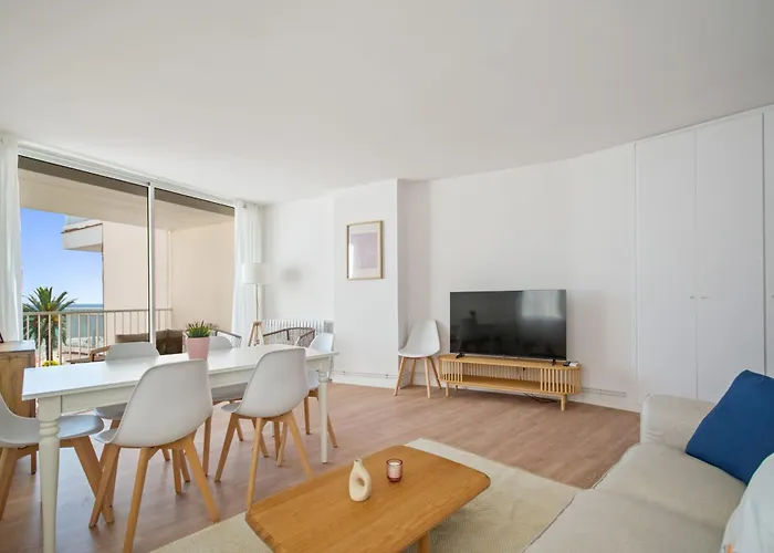 アパート Sunset Beachfront In シッチェス