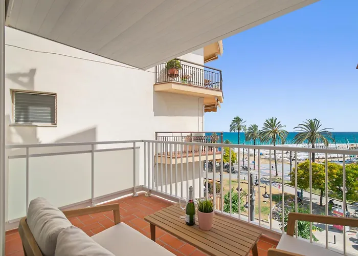 Sunset Beachfront In シッチェス